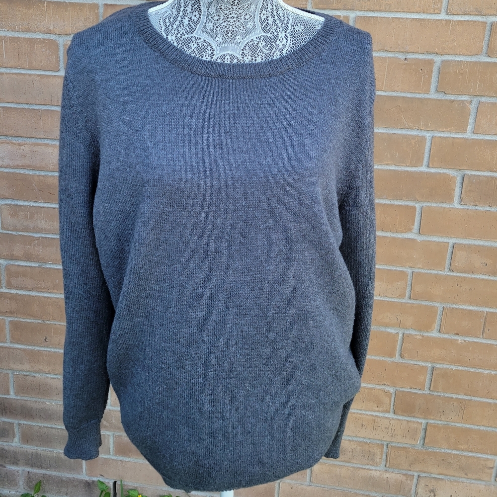 Old navy women's sweater